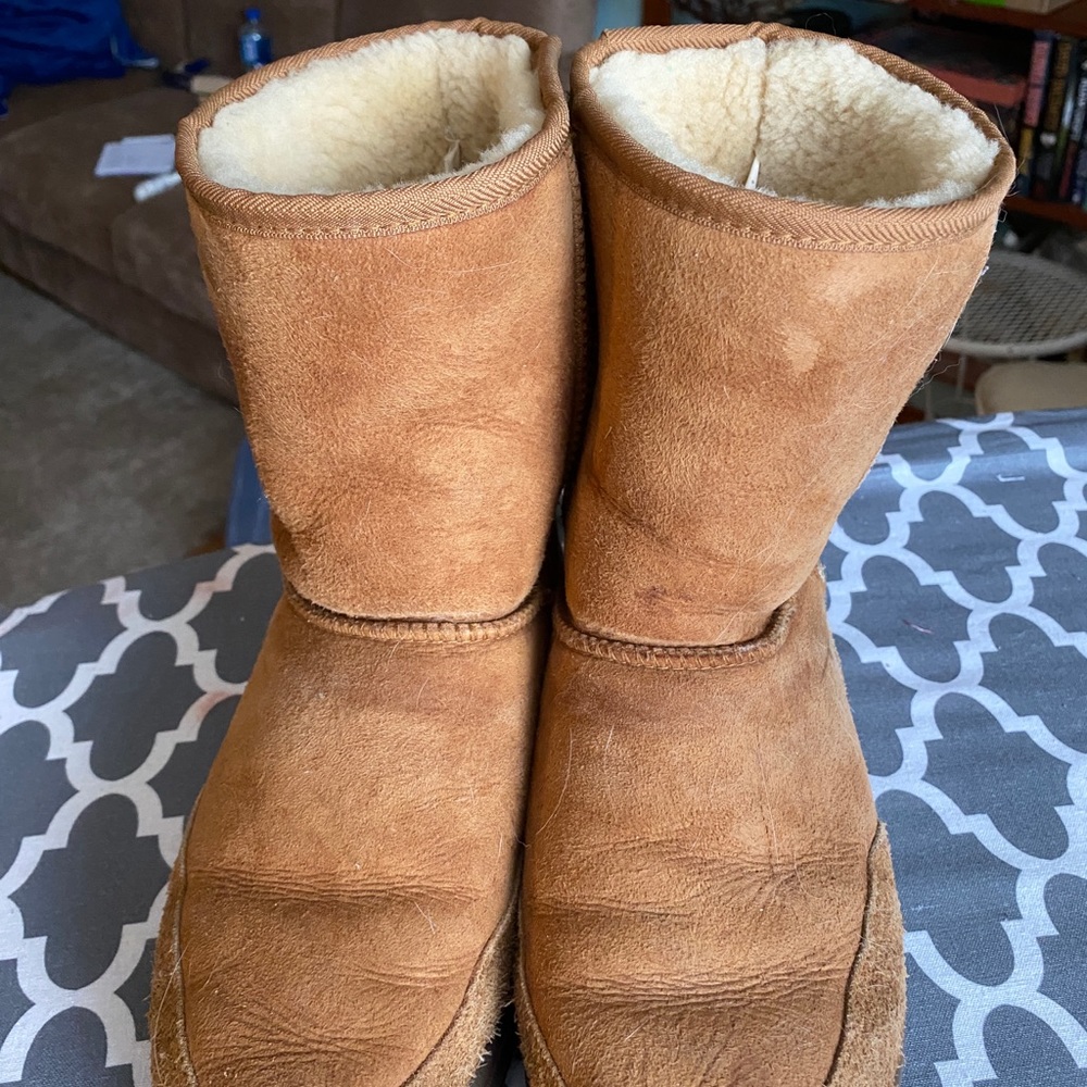Women’s Uggs ultra short boots size 8
